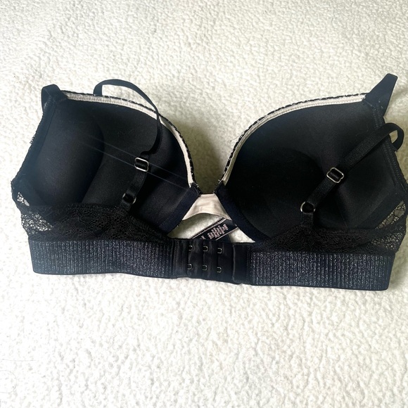 Victoria's Secret Black Striped Lace Bra - Picture 2 of 6